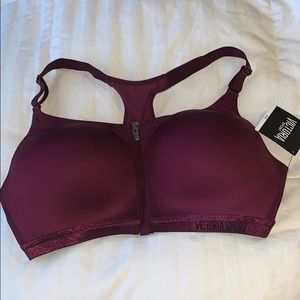 Sports bra never worn tag still on